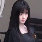 Ju Jingyi as Su Luxia in a black corset costume on the set of Wan Hua Sin.