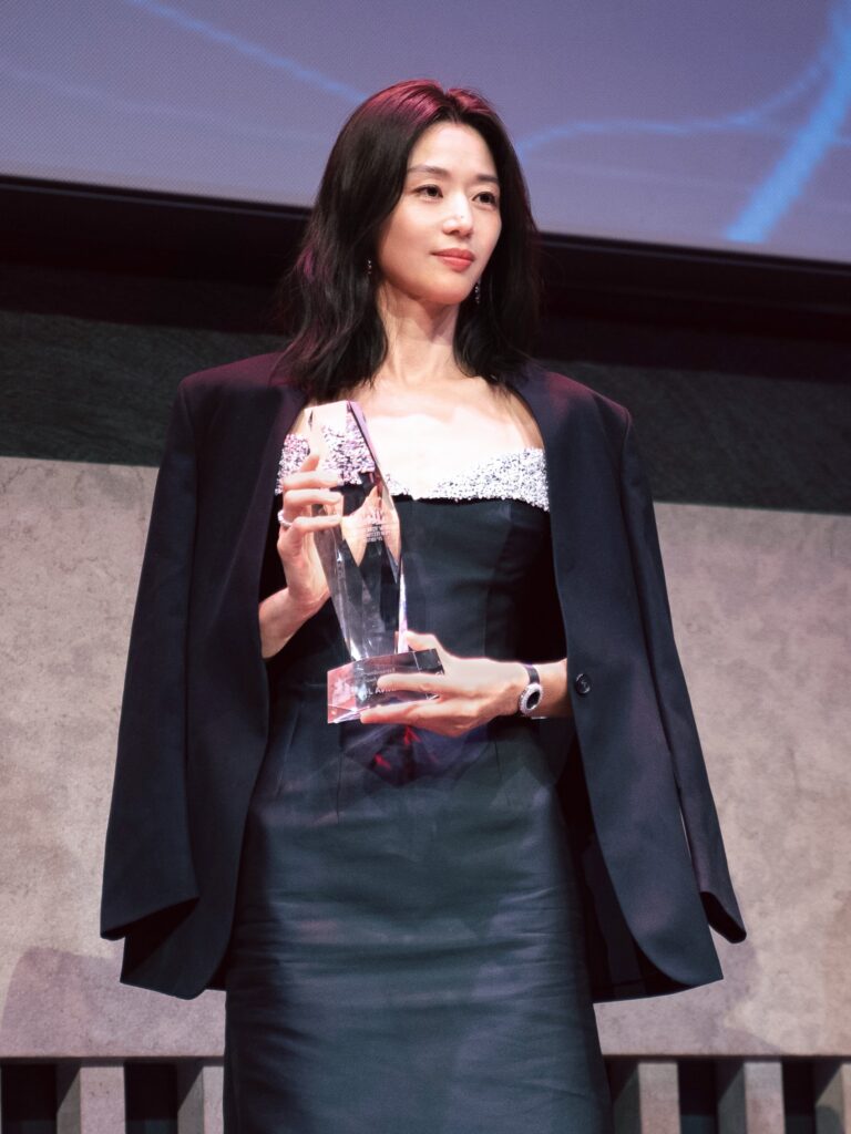 Actress Jun Ji-hyun holding her Extraordinary Star Asia Award at the 25th New York Asian Film Festival gala