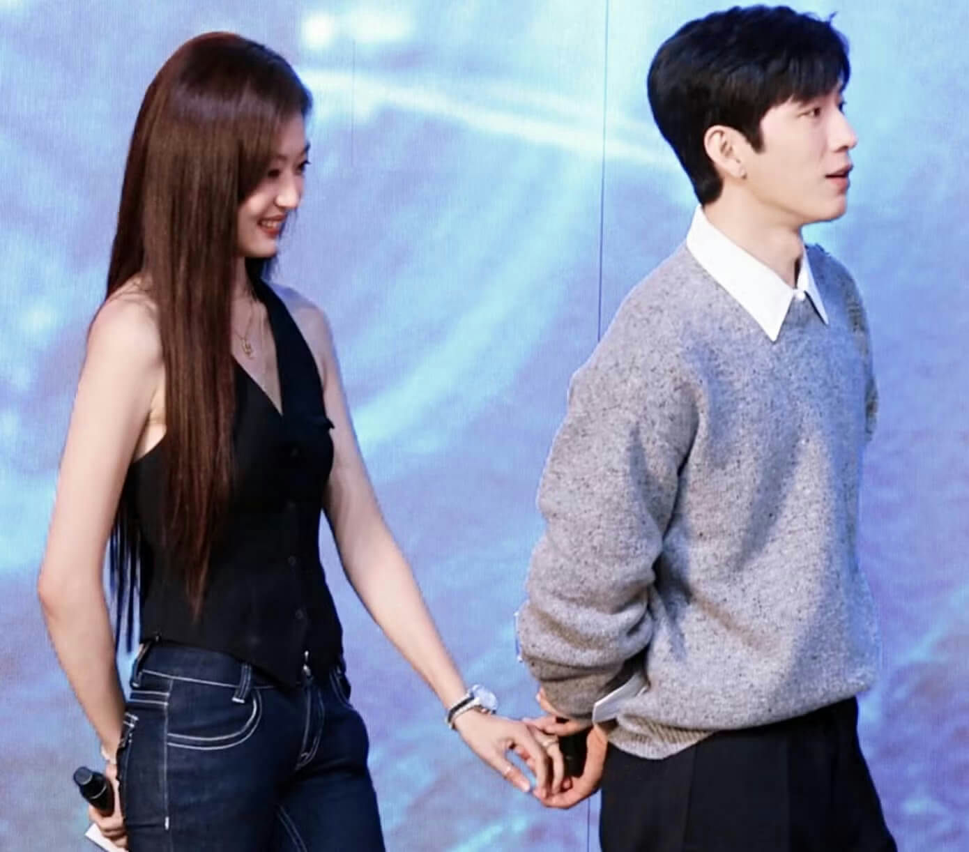 Jing Boran and Sun Qian holding hands at the farewell event for Chinese drama The Early Spring