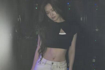 IVEs An Yujin Flaunts Shocking Skinny Yet Toned Abs in Australia