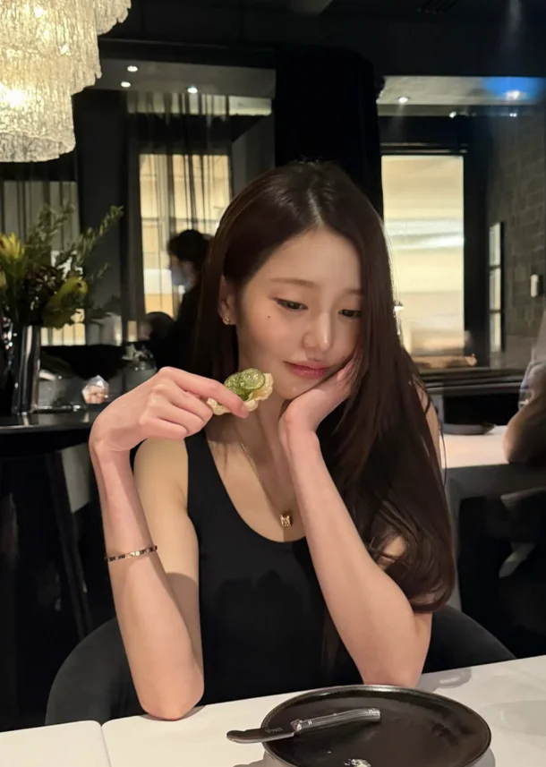 Jang Wonyoung Winks with a Wine Glass, Drawing Attention to Her Ultra-Slender Figure 2026062917100380001 l
