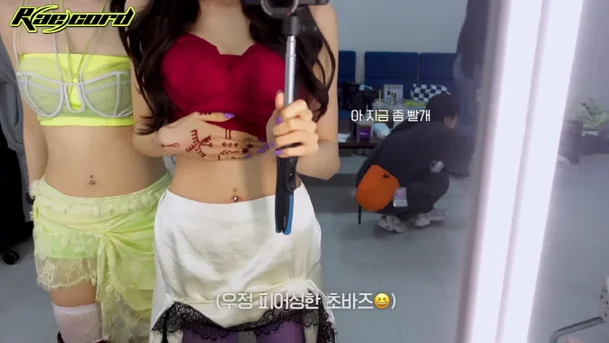 aespa's Giselle and Ningning Reveal Matching Belly Piercings, Drawing Attention with Sleek Visuals 2026070101000064600001582
