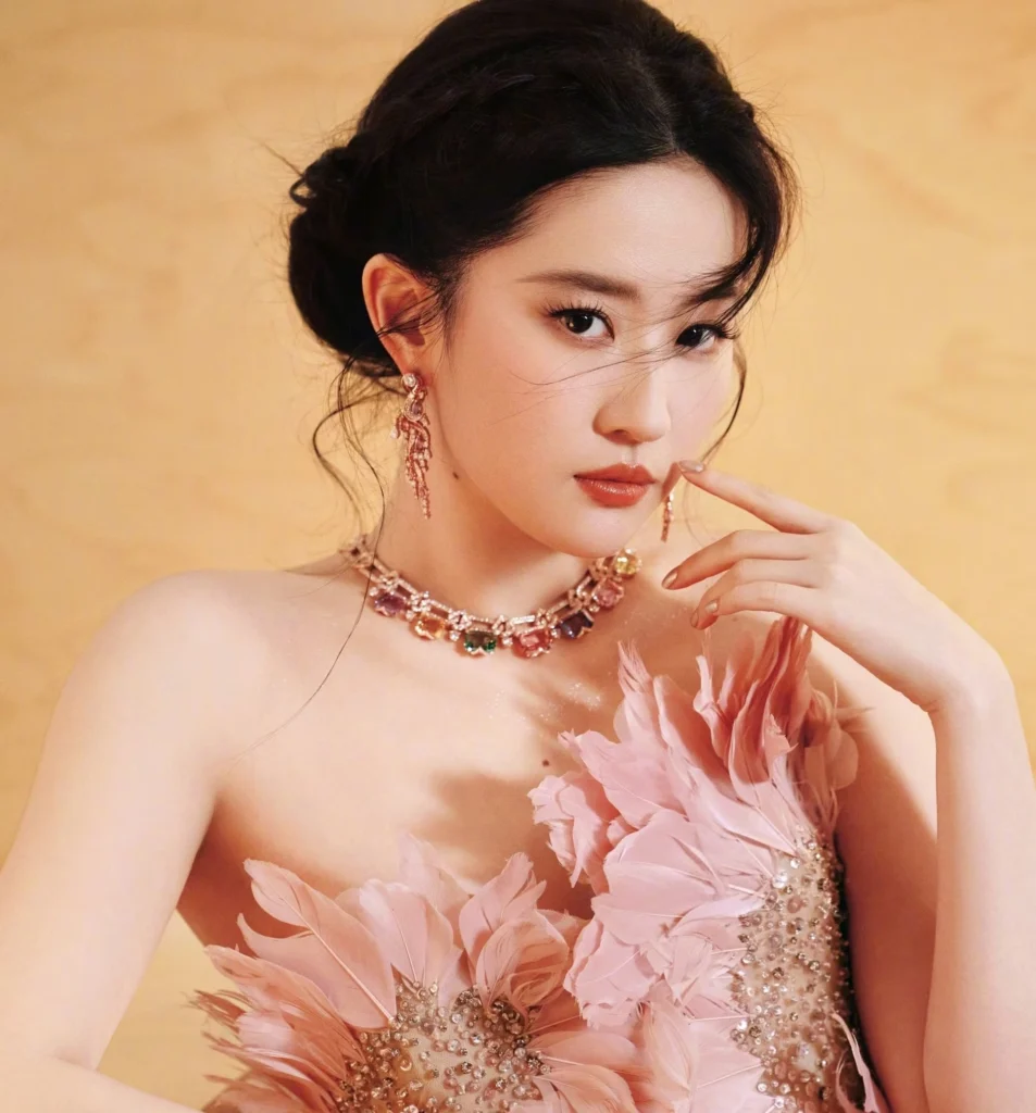 The Controversy Surrounding Liu Yifei and the White Magnolia Awards The Controversy Surrounding Liu Yifei and the White Magnolia Awards 3