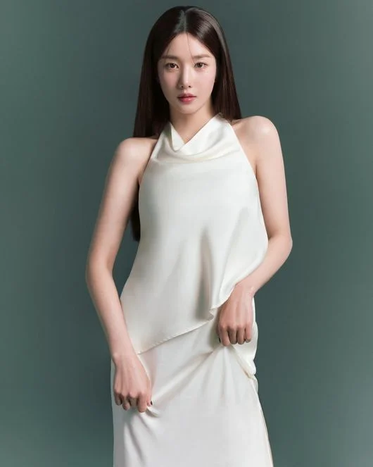 Kwon Eunbi: You're Bigly Mistaken If You Thought She Was Only Sexy… Three Different Moods in Her New Profile Photos 202607020911770199 6a45ade657ba7