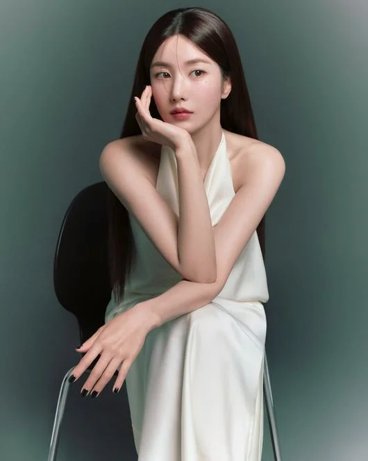 Kwon Eunbi: You're Bigly Mistaken If You Thought She Was Only Sexy… Three Different Moods in Her New Profile Photos 202607020911770199 6a45ade6a83a1