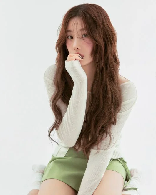 Kwon Eunbi: You're Bigly Mistaken If You Thought She Was Only Sexy… Three Different Moods in Her New Profile Photos 202607020911770199 6a45ade6ef8b3