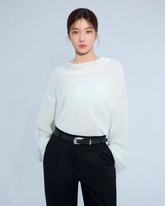 Kwon Eunbi: You're Bigly Mistaken If You Thought She Was Only Sexy… Three Different Moods in Her New Profile Photos 202607020911770199 6a45ade7e2efa