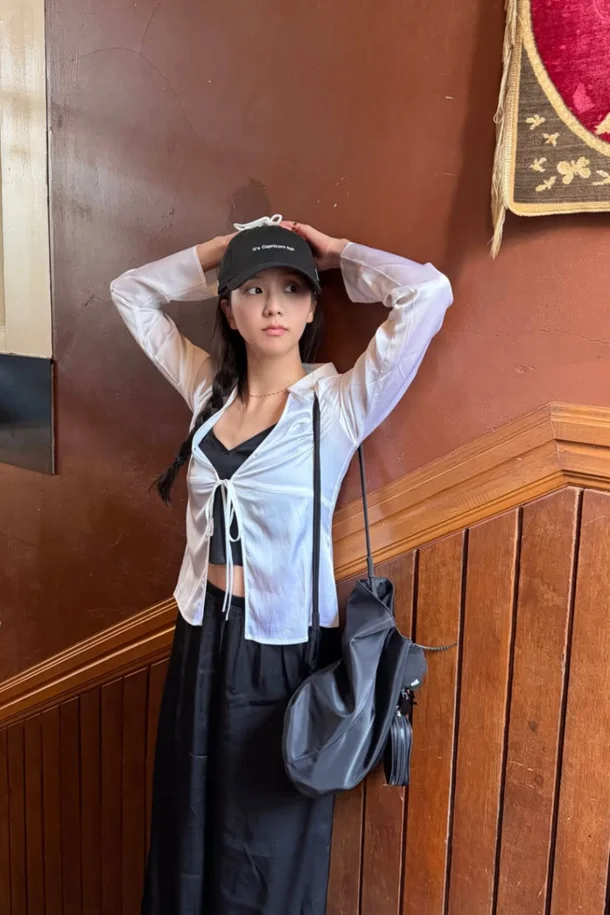 BLACKPINK's Jisoo Stuns in a Crop Top, Proving She Looks Flawless Even in Casual Shots news p.v1.20260702.54e1cf8d1ef643839413b1ba6f041bee P1