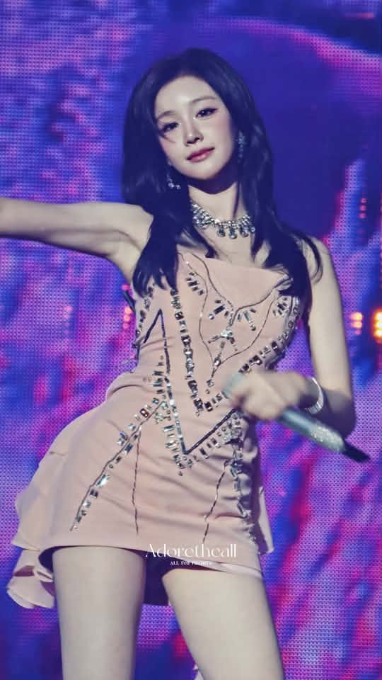 BABYMONSTER’s Pharita Goes Viral for Unreal Beauty at World Tour Concert; Fans Applaud Her "Living Doll" Visuals babymonster pharita concert 3