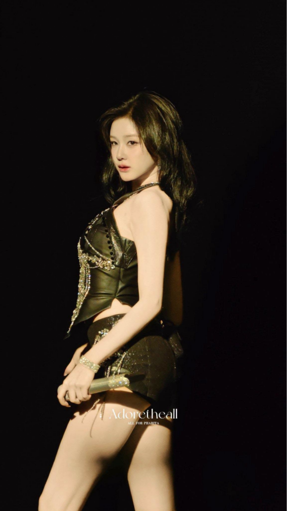 BABYMONSTER’s Pharita Goes Viral for Unreal Beauty at World Tour Concert; Fans Applaud Her "Living Doll" Visuals babymonster pharita concert 5
