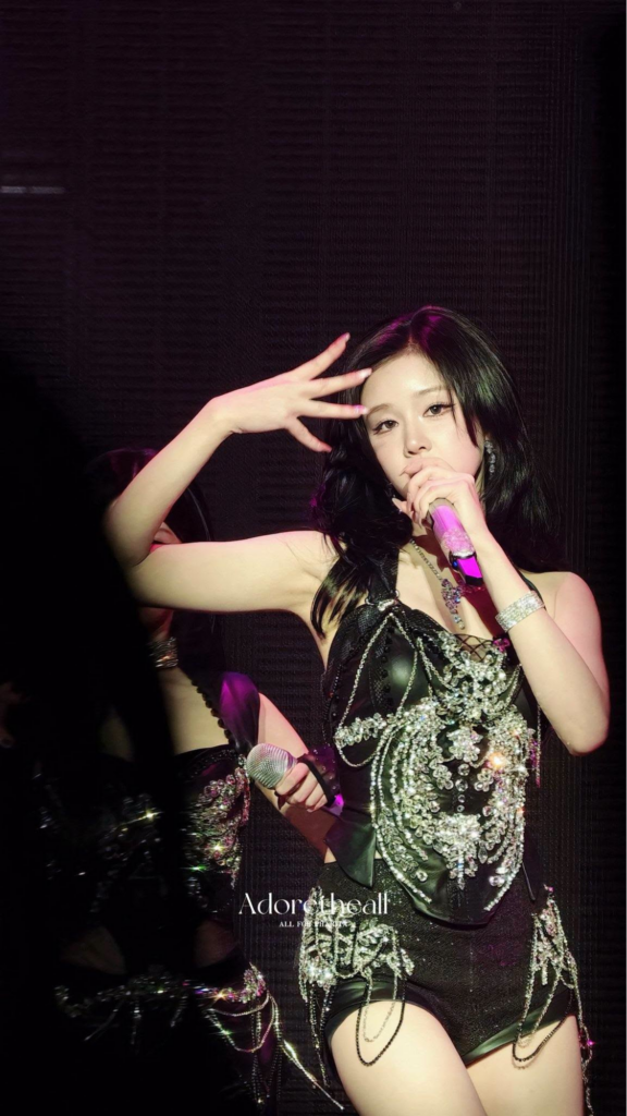 BABYMONSTER’s Pharita Goes Viral for Unreal Beauty at World Tour Concert; Fans Applaud Her "Living Doll" Visuals babymonster pharita concert 4