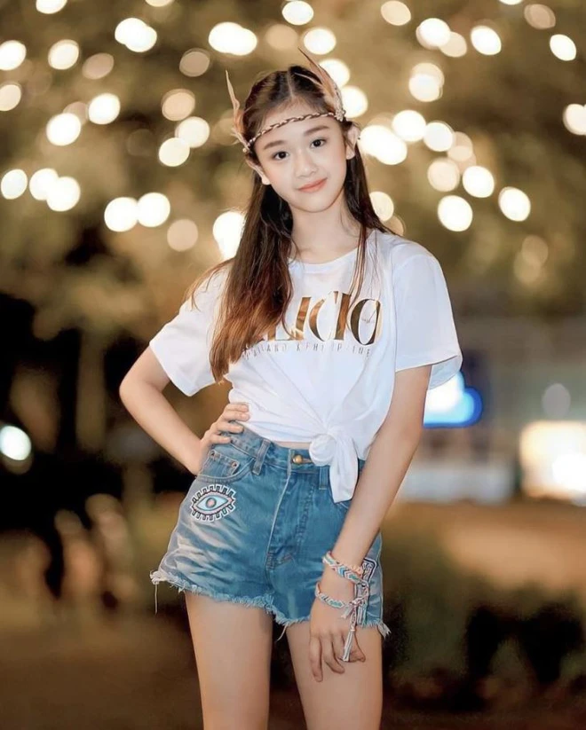 BABYMONSTER’s Pharita Goes Viral for Unreal Beauty at World Tour Concert; Fans Applaud Her "Living Doll" Visuals babymonster pharita concert 6