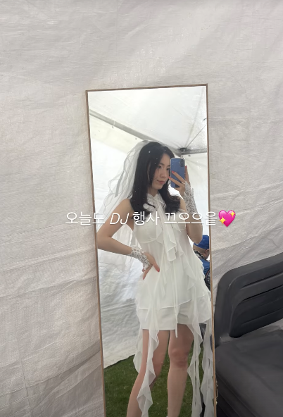 Former T-ara Member Ryu Hwa-young Surprises Fiancé with On-Stage Proposal at Daegu Chimac Festival hwayoung proposal to fiance 5
