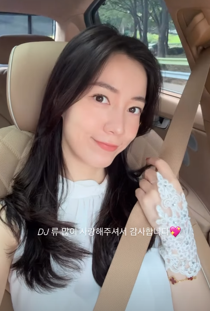 Former T-ara Member Ryu Hwa-young Surprises Fiancé with On-Stage Proposal at Daegu Chimac Festival hwayoung proposal to fiance 6