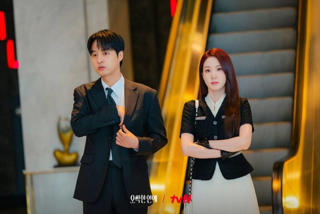 Will the 17.5% Hit Phenomenon Emerge? ‘Spooky in Love’ Launches Simultaneously on tvN and Netflix Park Eun Bin and Yang Se Jong New tvN series based on the movie of the same name