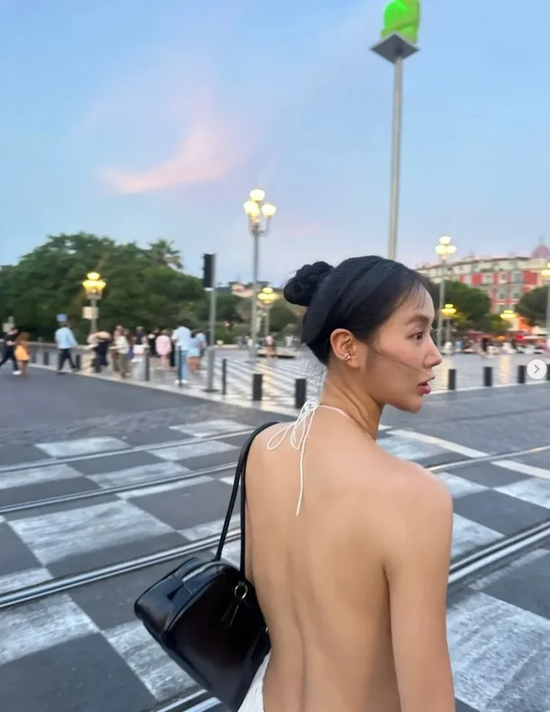 "Why Are You So Thin?" Soyou Shocks Fans with Slender Figure After 20kg Weight Loss Soyou Shocks Fans with Slender Figure After 20kg Weight Loss 1