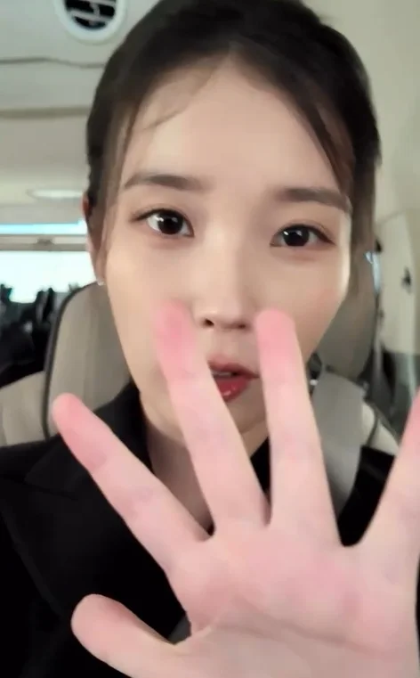 IU Shares Relatable Update After Hand-Printing Mishap: "I Felt Something Was Wrong" IU Shares Relatable Update After Hand Printing Mishap 2