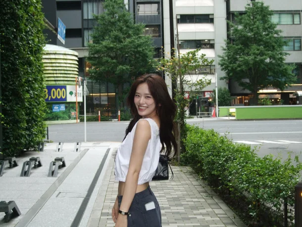 IVE's An Yujin Chases the Legendary 'Seolhyun Standing Goddess' Vibe in Latest Instagram IVEs An Yujin Named the New Generation Standing Goddess 1