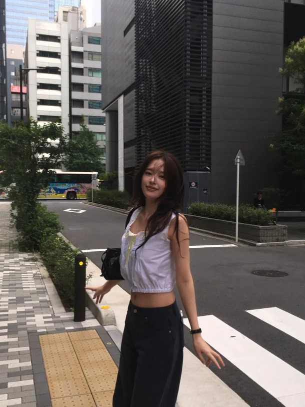 IVE's An Yujin Chases the Legendary 'Seolhyun Standing Goddess' Vibe in Latest Instagram IVEs An Yujin Named the New Generation Standing Goddess 2