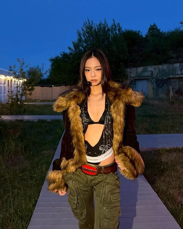 BLACKPINK’s Jennie Stuns in Bold, Low-Rise Stage Outfit at Poland’s Open'er Festival BLACKPINKs Jennie Rocks Daring Low Rise Look at Polands Opener Festival 1