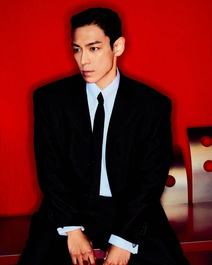 T.O.P Surprised by 82-Year-Old Fan at Japan Fan Meeting, Shares Heartwarming Hug on Stage top 82yearold fan 2