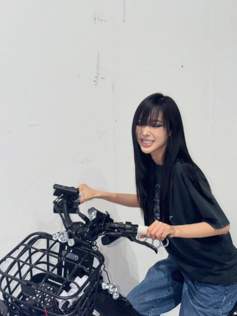 aespa’s Giselle Flaunts Defined Abs and Toned Silhouette in Bold New Streetwear Photoshoot aespas Giselle Flaunts Defined Abs and Toned Silhouette 5