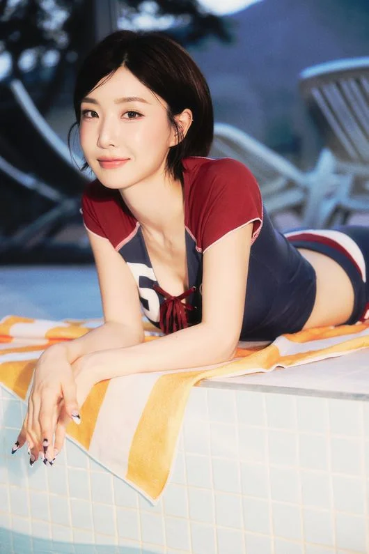'The Return of the Short-Haired Queen' BBGIRLS' Yuna Stuns in Rash Guard and Beachwear, Exuding 'Innocent + Sporty' Vibes BBGIRLS Yuna BODY WAVE 2