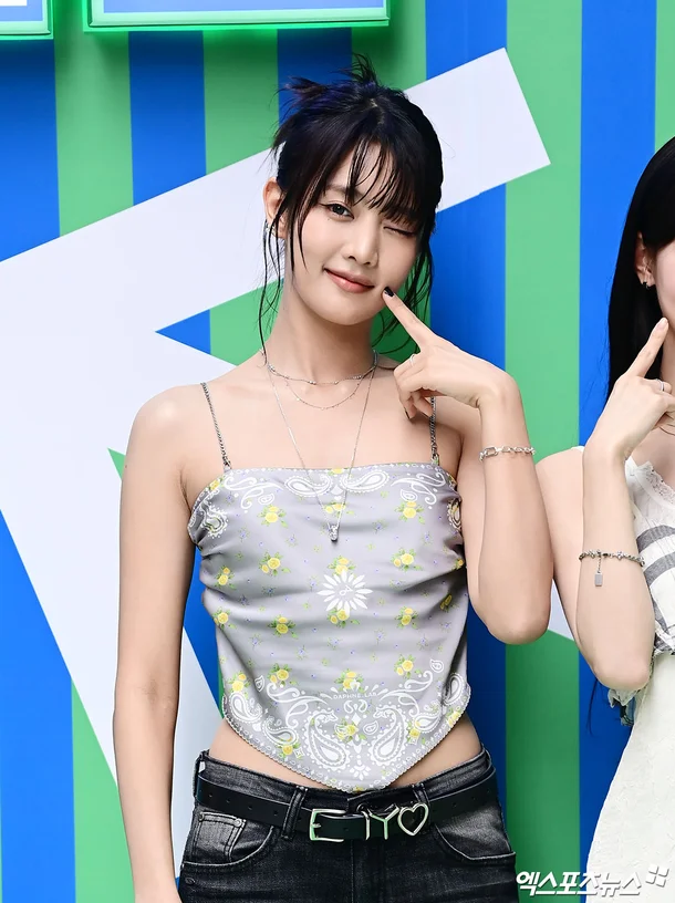 i-dle’s Minnie Stuns with Bold Scarf Fashion and Toned Physique on Her Way to 'Cultwo Show' i dle Minnie Cultwo Show 3