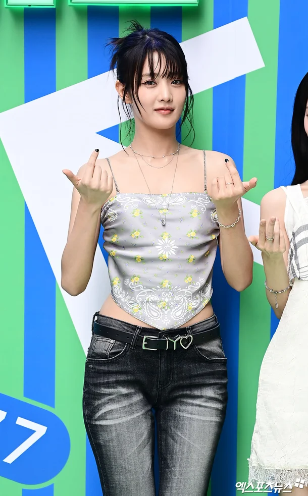 i-dle’s Minnie Stuns with Bold Scarf Fashion and Toned Physique on Her Way to 'Cultwo Show' i dle Minnie Cultwo Show 4