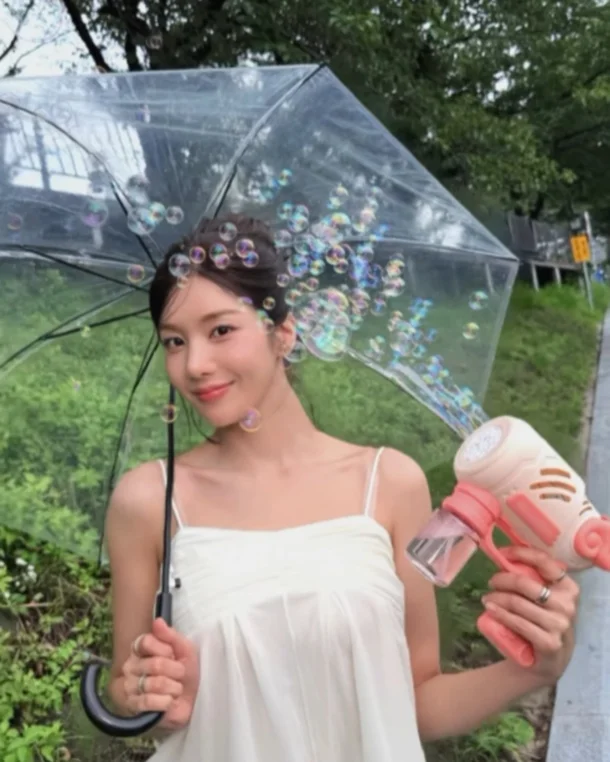 Even Without "Waterbomb," Kwon Eunbi Is a Goddess: A Pure Summer Look to Soothe Fans' Disappointment kwon eunbi summer fashion waterbomb goddess 2