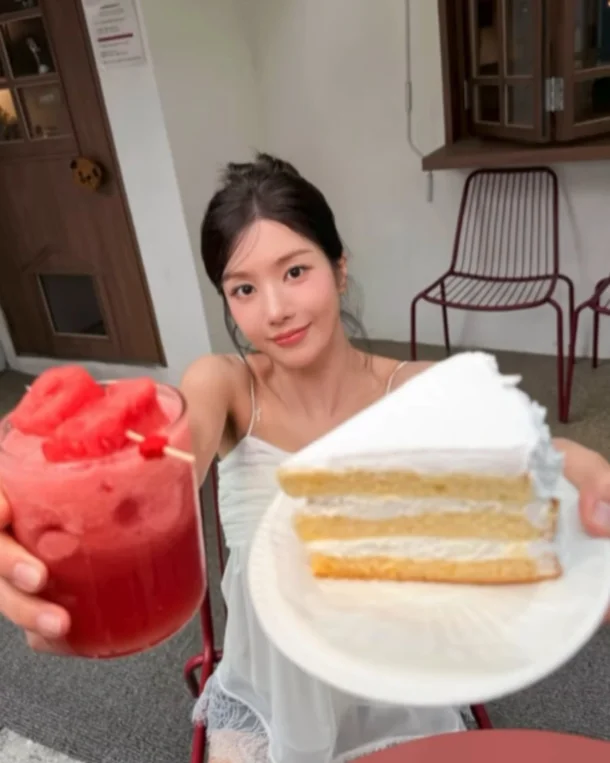 Even Without "Waterbomb," Kwon Eunbi Is a Goddess: A Pure Summer Look to Soothe Fans' Disappointment kwon eunbi summer fashion waterbomb goddess 3