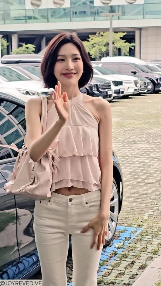 "Nothing But Bones" — Red Velvet's Joy Stuns Fans With Her Ultra-Slim Figure 202607160534773955 6a57eff5838da