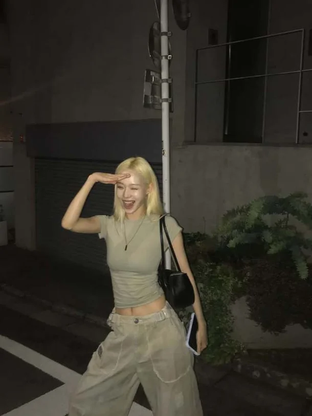 aespa's Winter Flaunts Toned Abs and Adorable Charm in Travel Photos Holding a Massive Beer Glass aespa winter instagram abs crop top japan fanmeeting 3