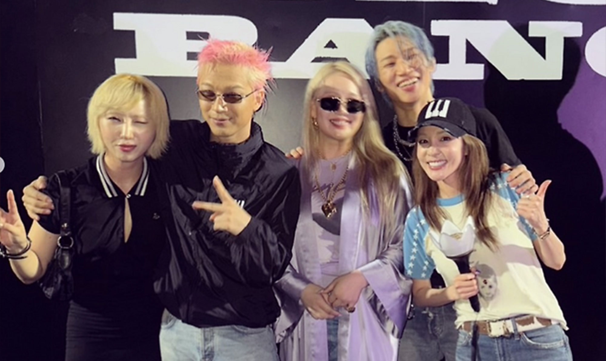 BIGBANG members G-Dragon, Taeyang, Daesung with 2NE1 members CL, Sandara Park, Gong Minzy backstage reunion photo