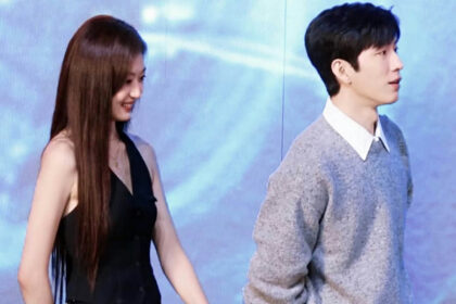 Jing Boran and Sun Qian holding hands at the farewell event for Chinese drama The Early Spring