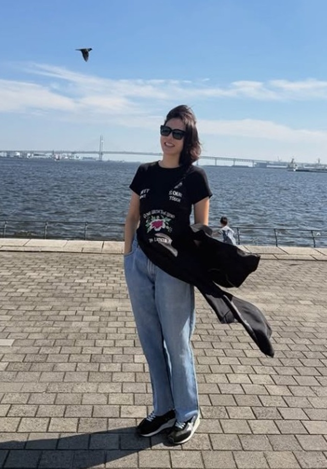 Son Ye Jin posing casually during her vacation in Yokohama Japan