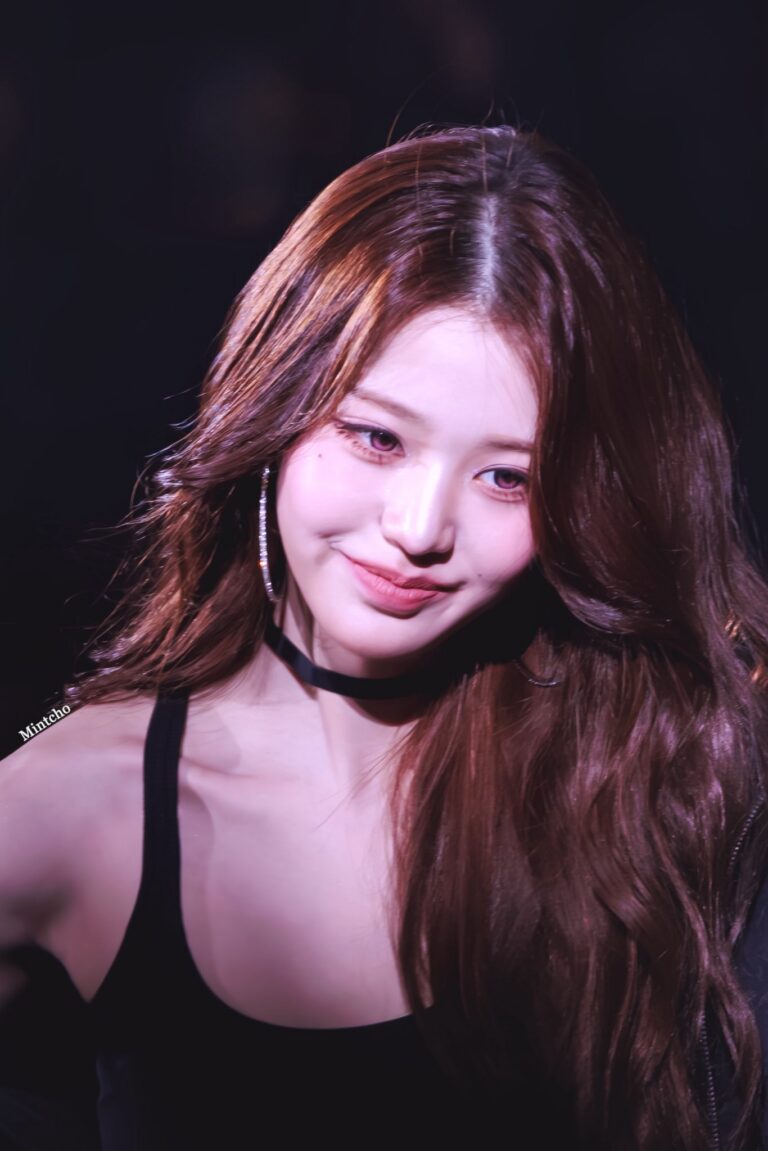 001 260419 Wonyoung at SHOW WHAT I AM World Tour in Osaka D2 1