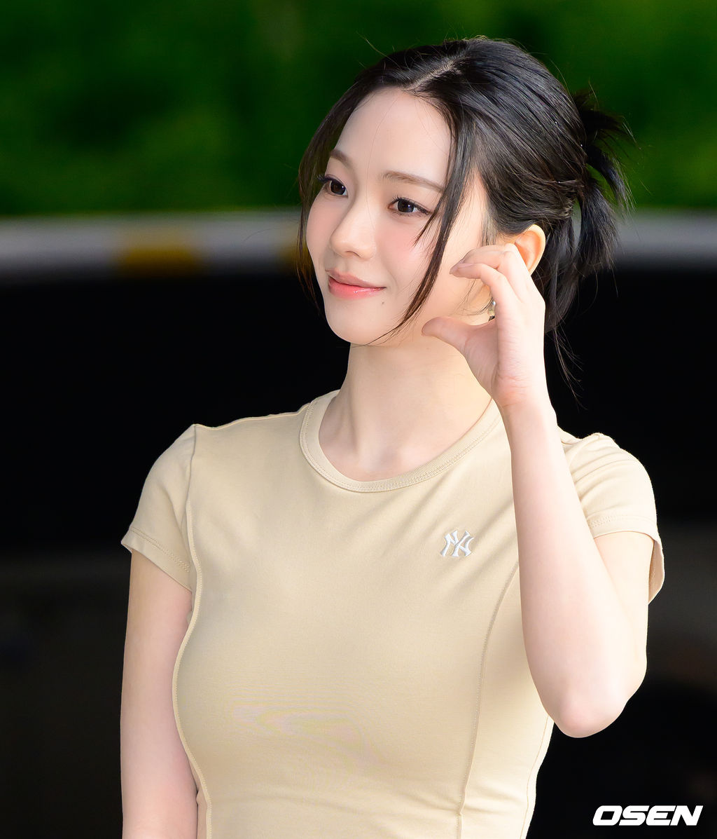 001 260423 Karina at GMP Airport