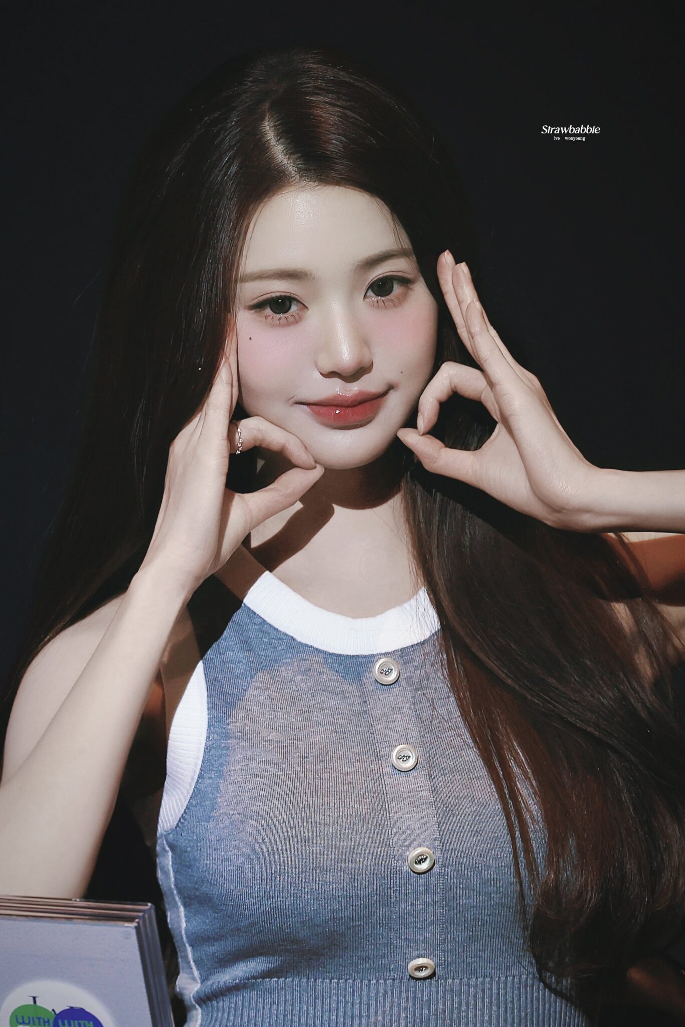 001 260502 Wonyoung at WithMuu Fansign 1