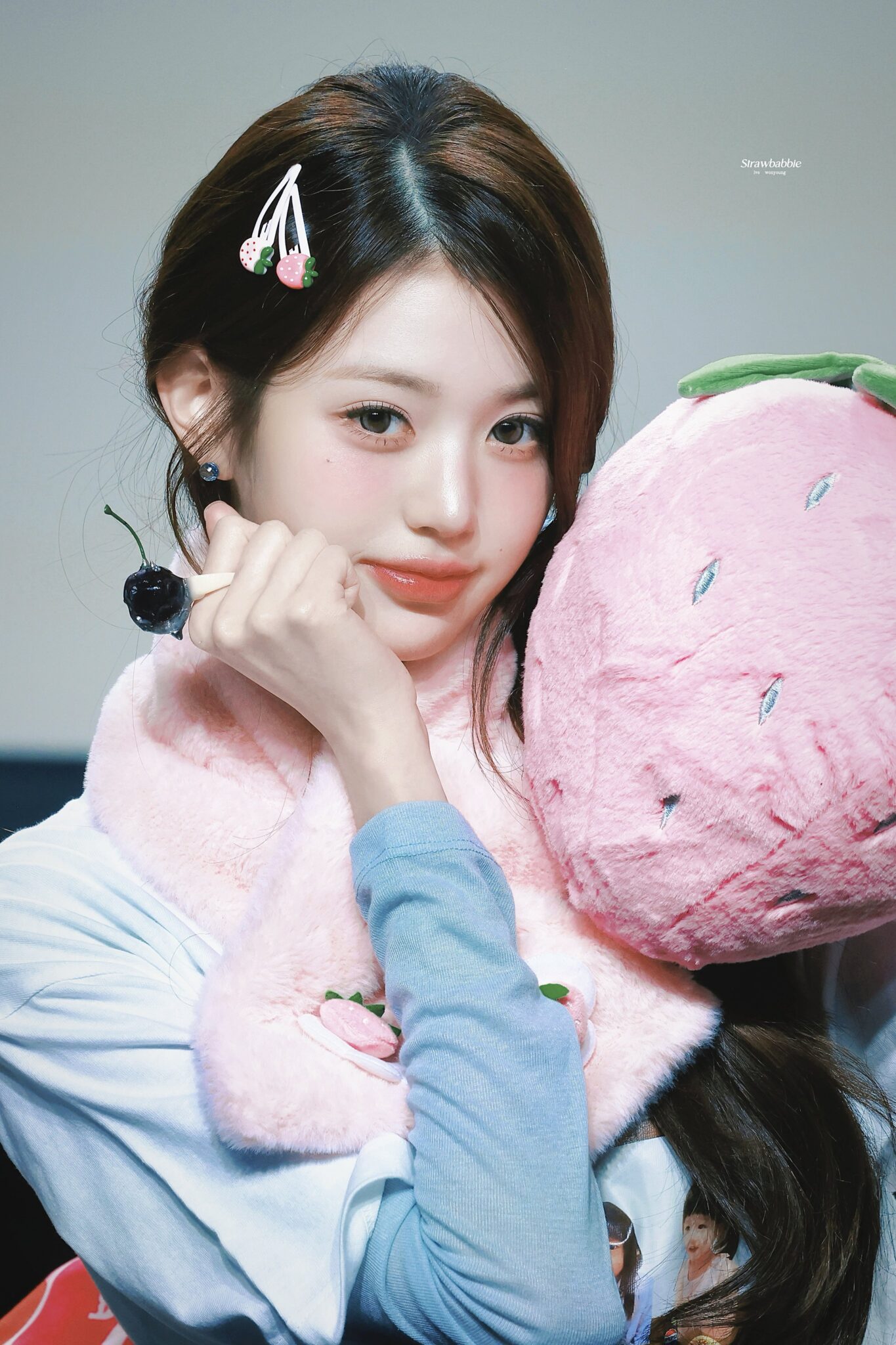 001 260505 Wonyoung at Fansign 1