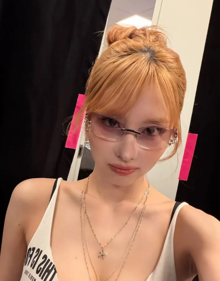 001 260407 Momo Instagram Update 1