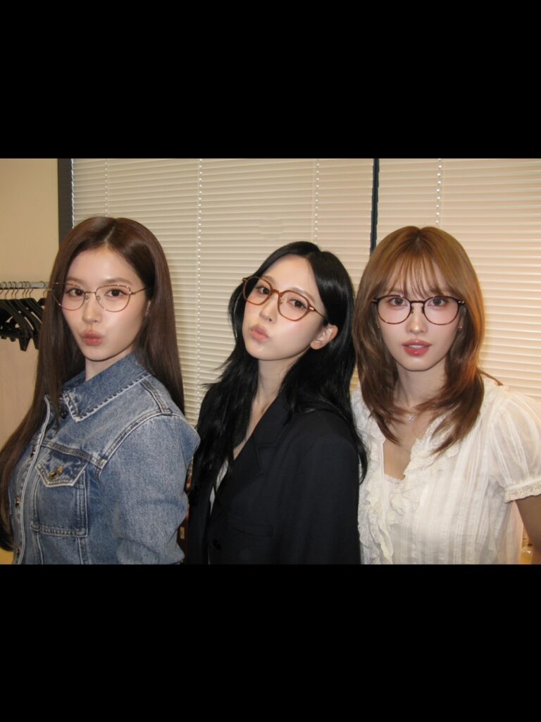 001 260502 Momo Instagram Update With Sana Mina 1