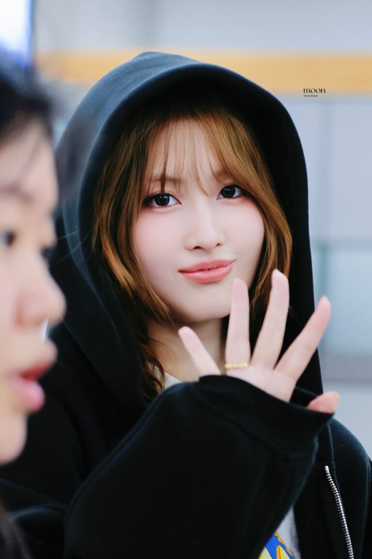 001 260503 Momo at KIXGMP Airport 1