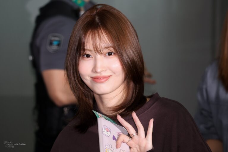 001 260508 Momo at ICN Airport 1